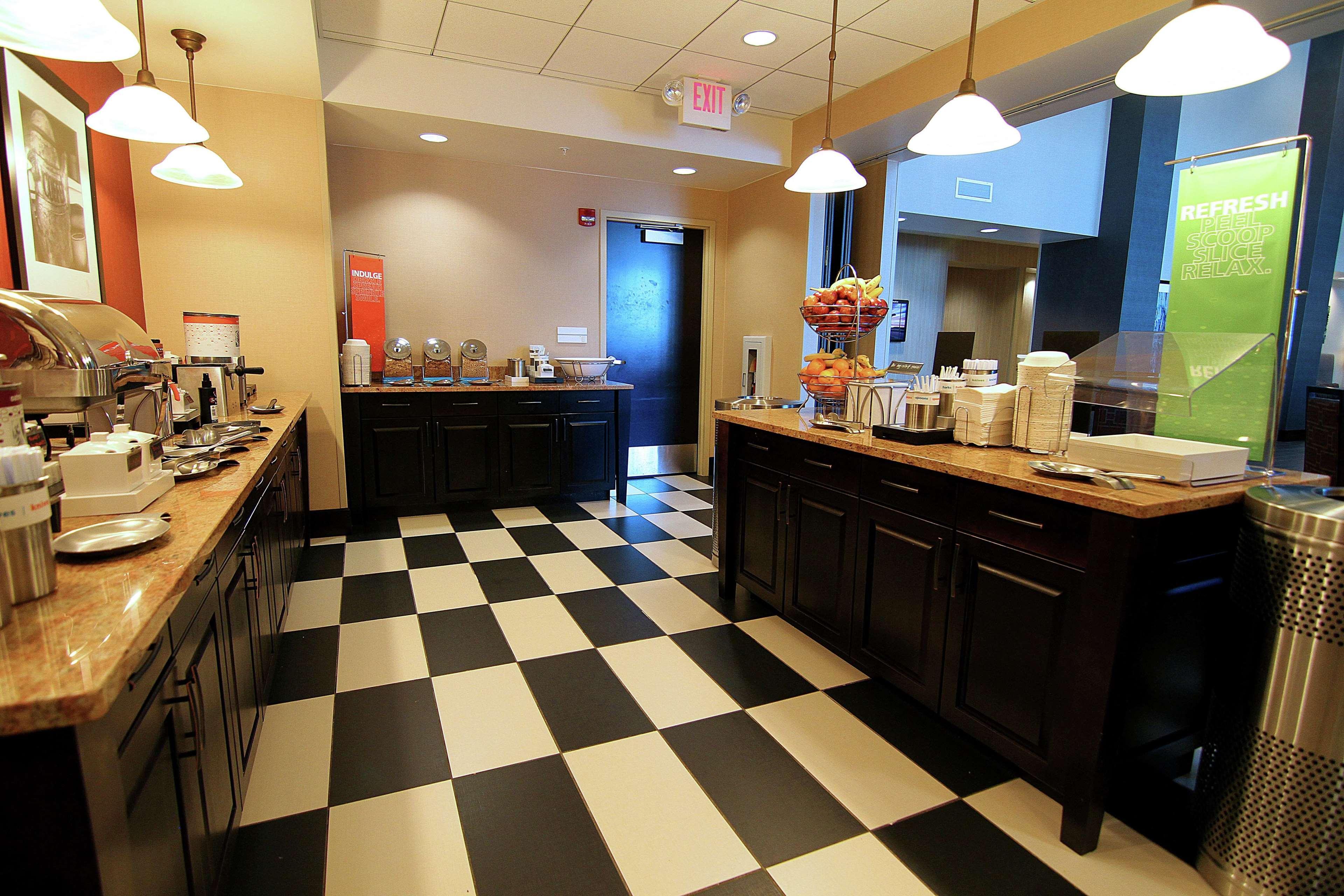 Hampton Inn & Suites Grand Forks Esterno foto