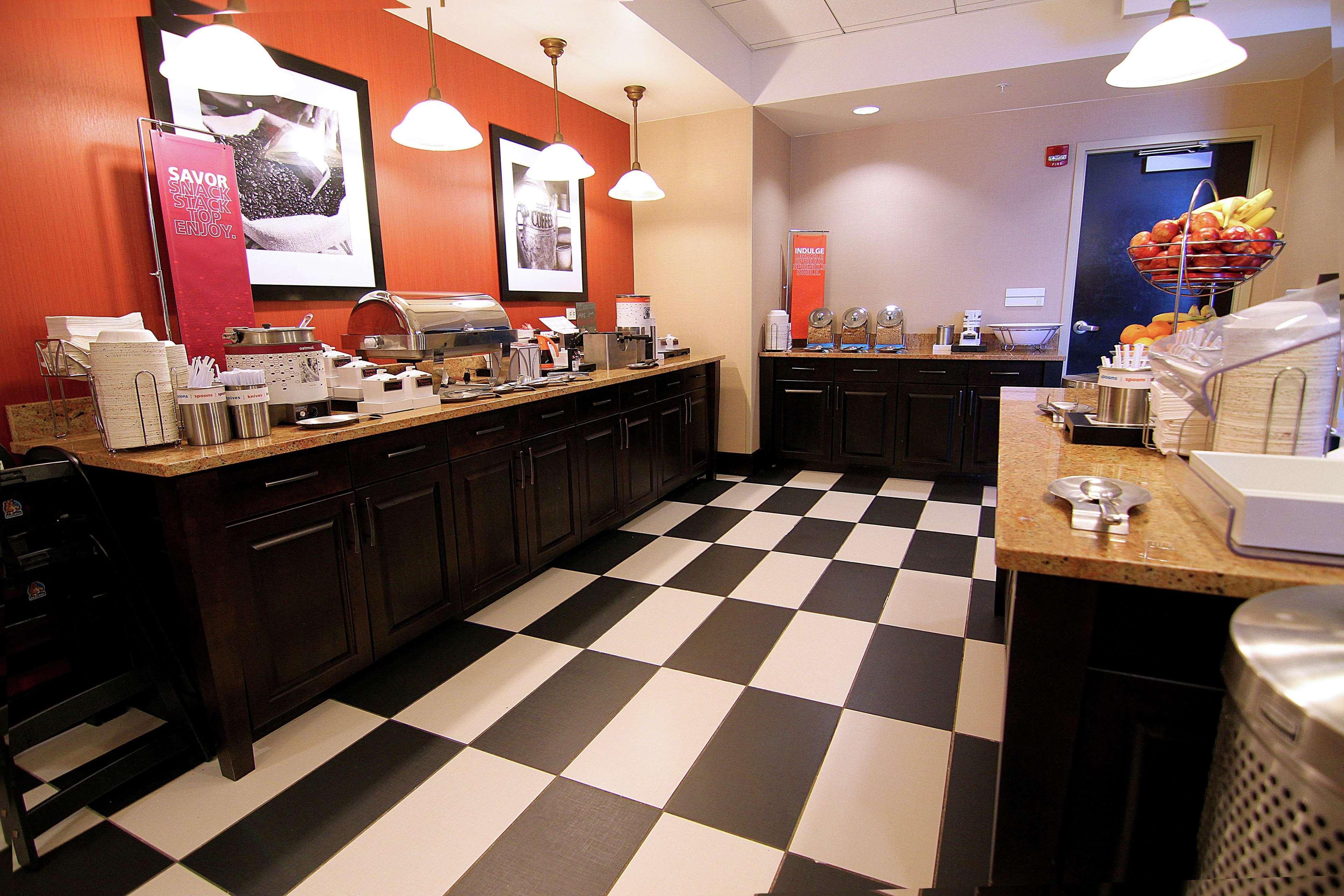 Hampton Inn & Suites Grand Forks Esterno foto