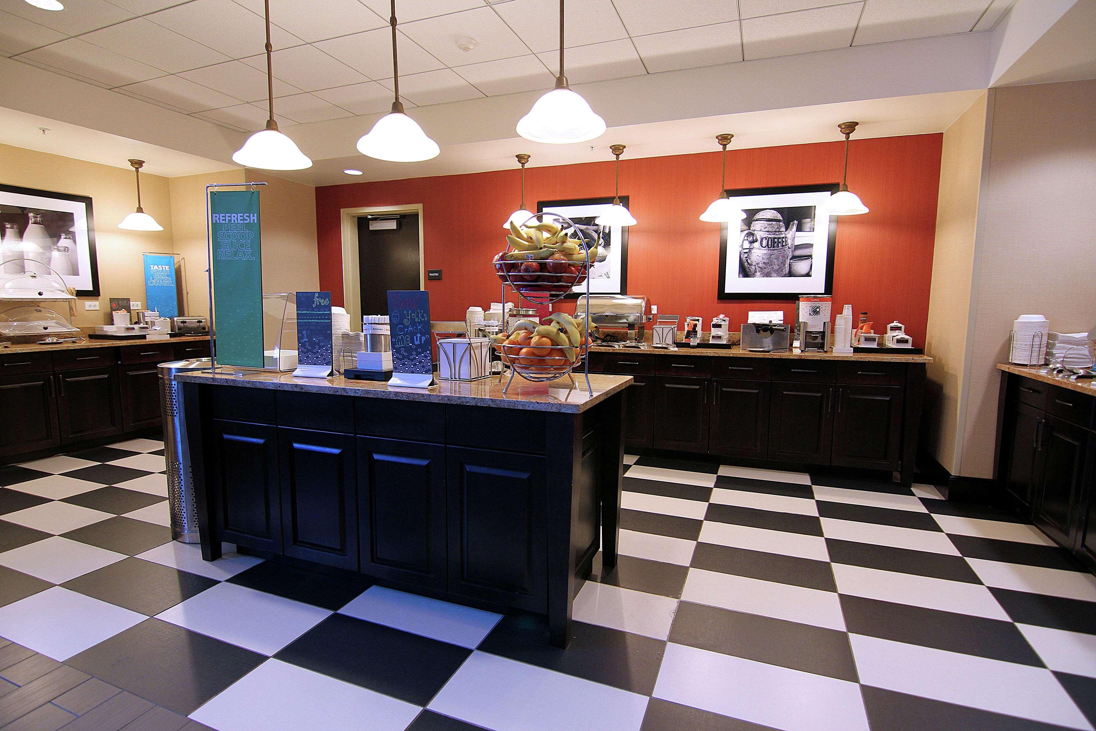 Hampton Inn & Suites Grand Forks Esterno foto