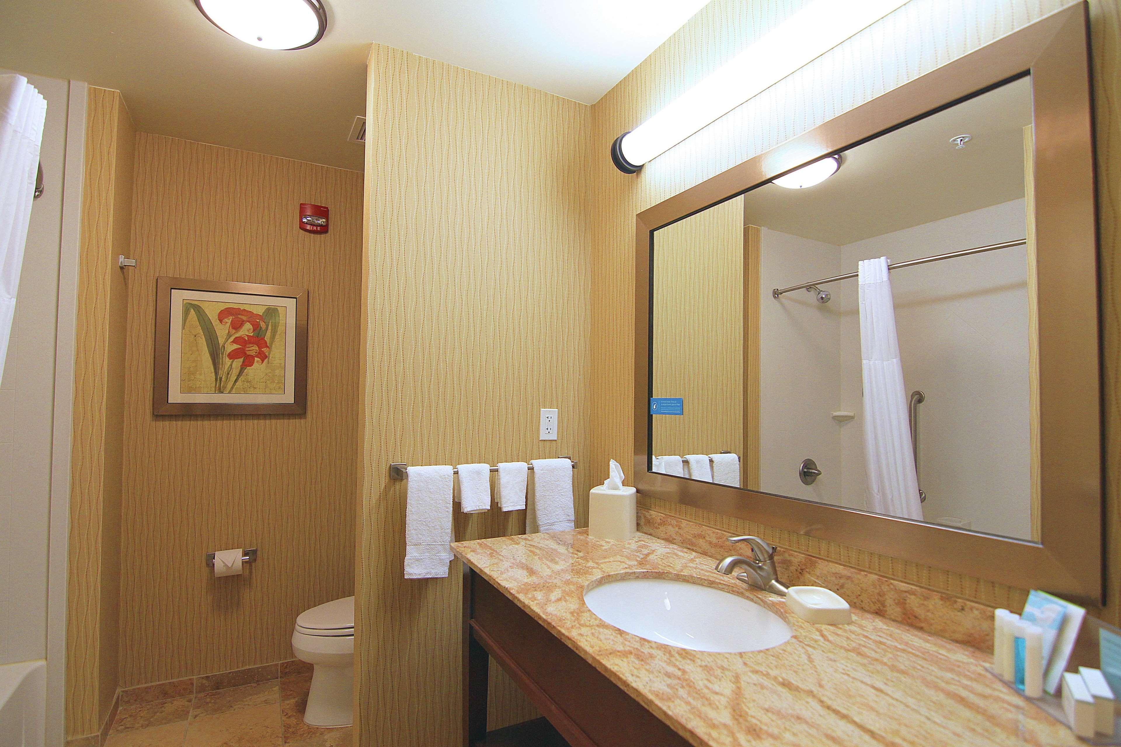 Hampton Inn & Suites Grand Forks Esterno foto