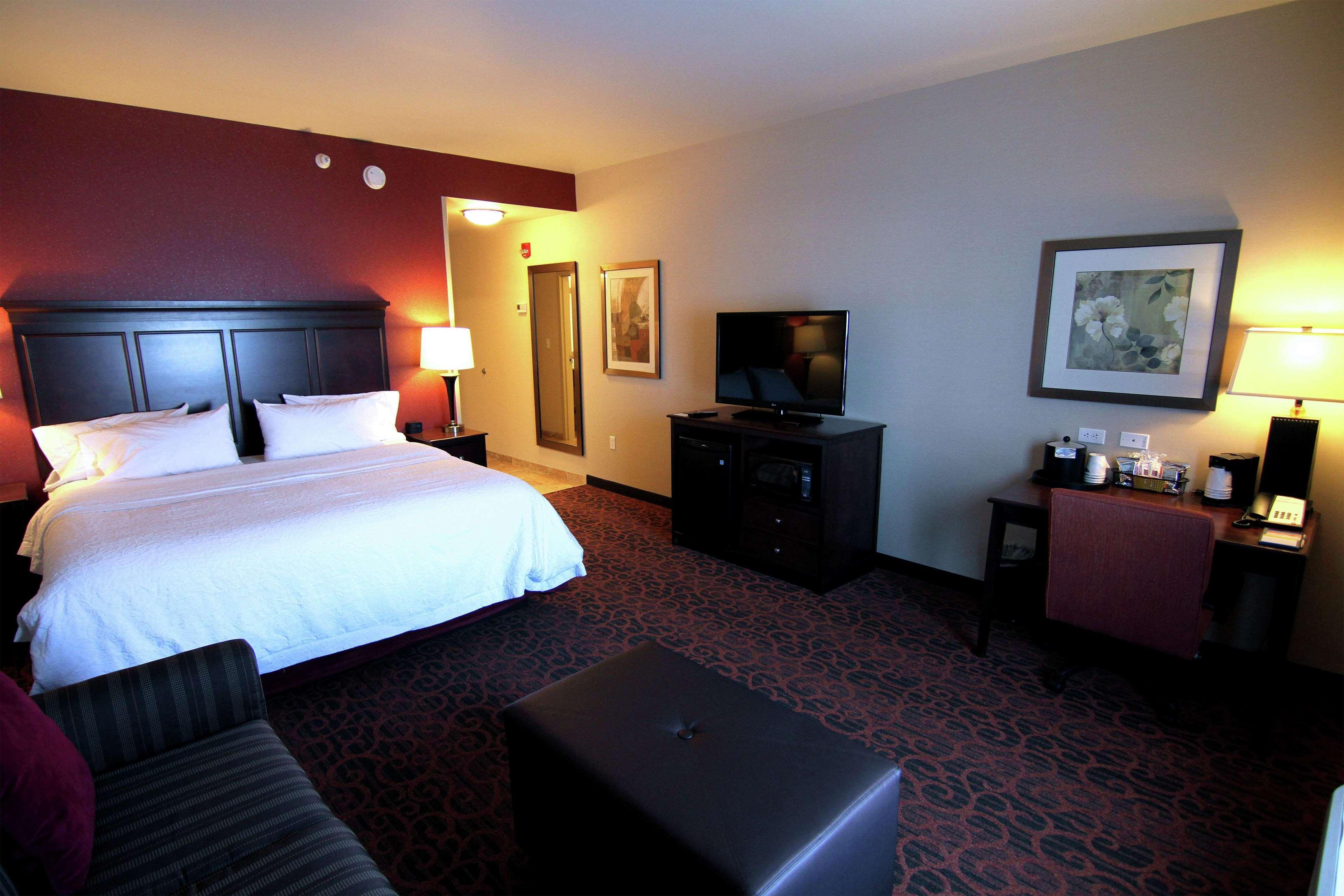 Hampton Inn & Suites Grand Forks Esterno foto