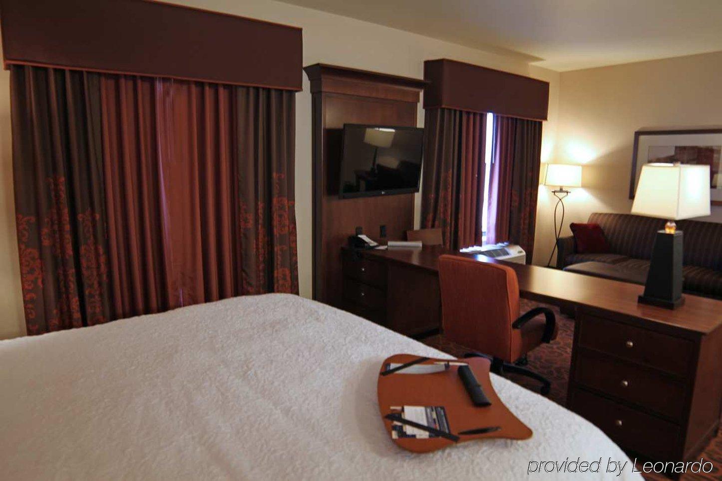 Hampton Inn & Suites Grand Forks Esterno foto
