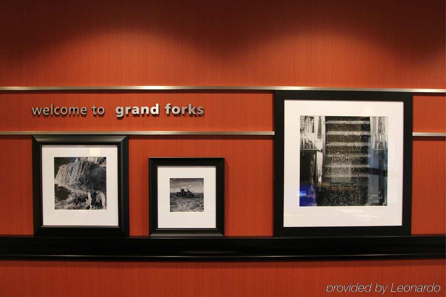 Hampton Inn & Suites Grand Forks Esterno foto