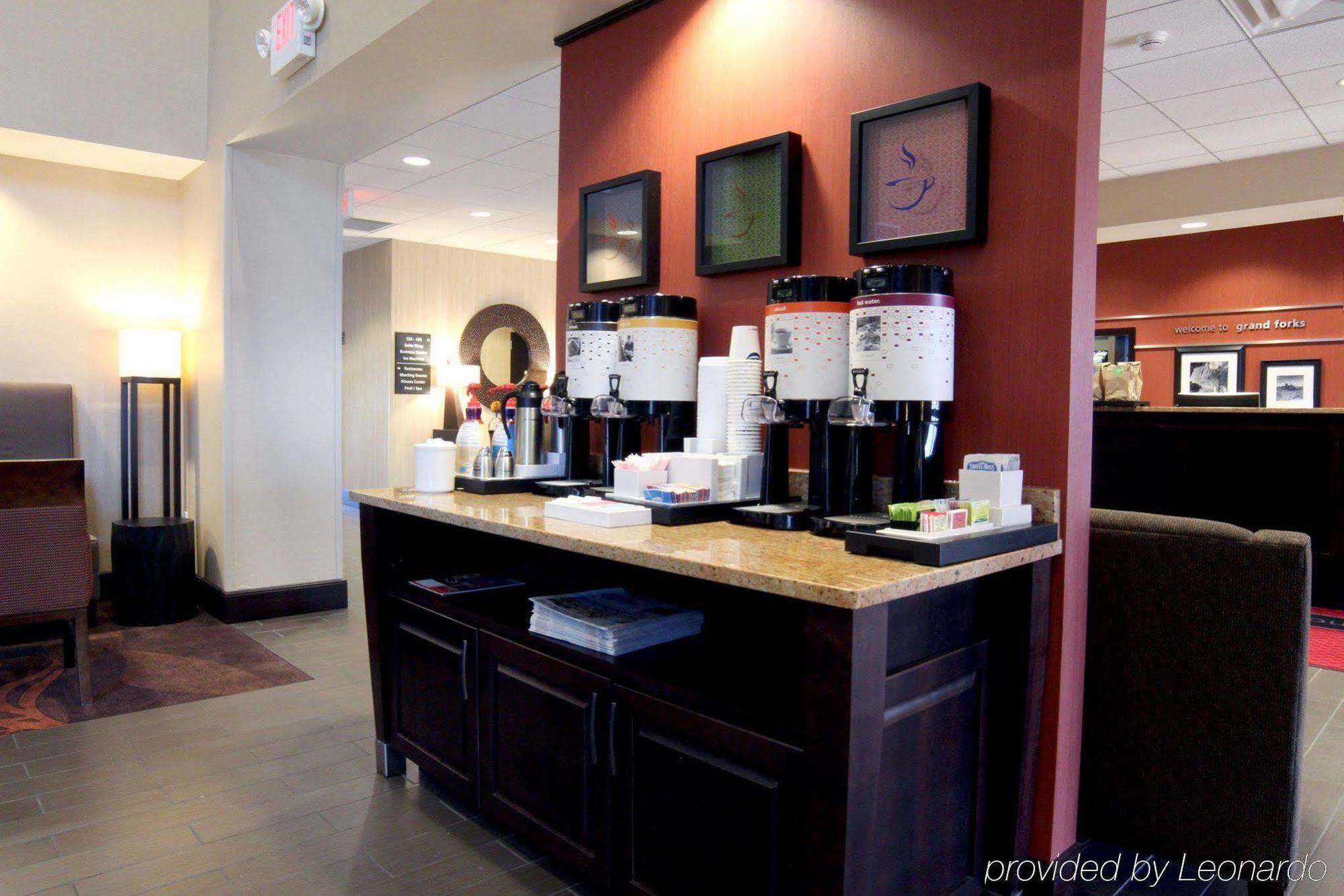 Hampton Inn & Suites Grand Forks Esterno foto