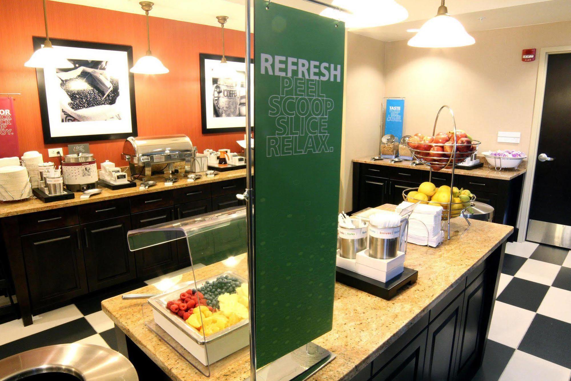 Hampton Inn & Suites Grand Forks Esterno foto