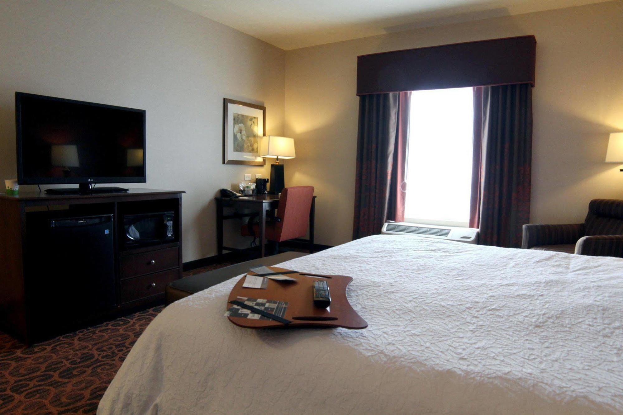 Hampton Inn & Suites Grand Forks Esterno foto