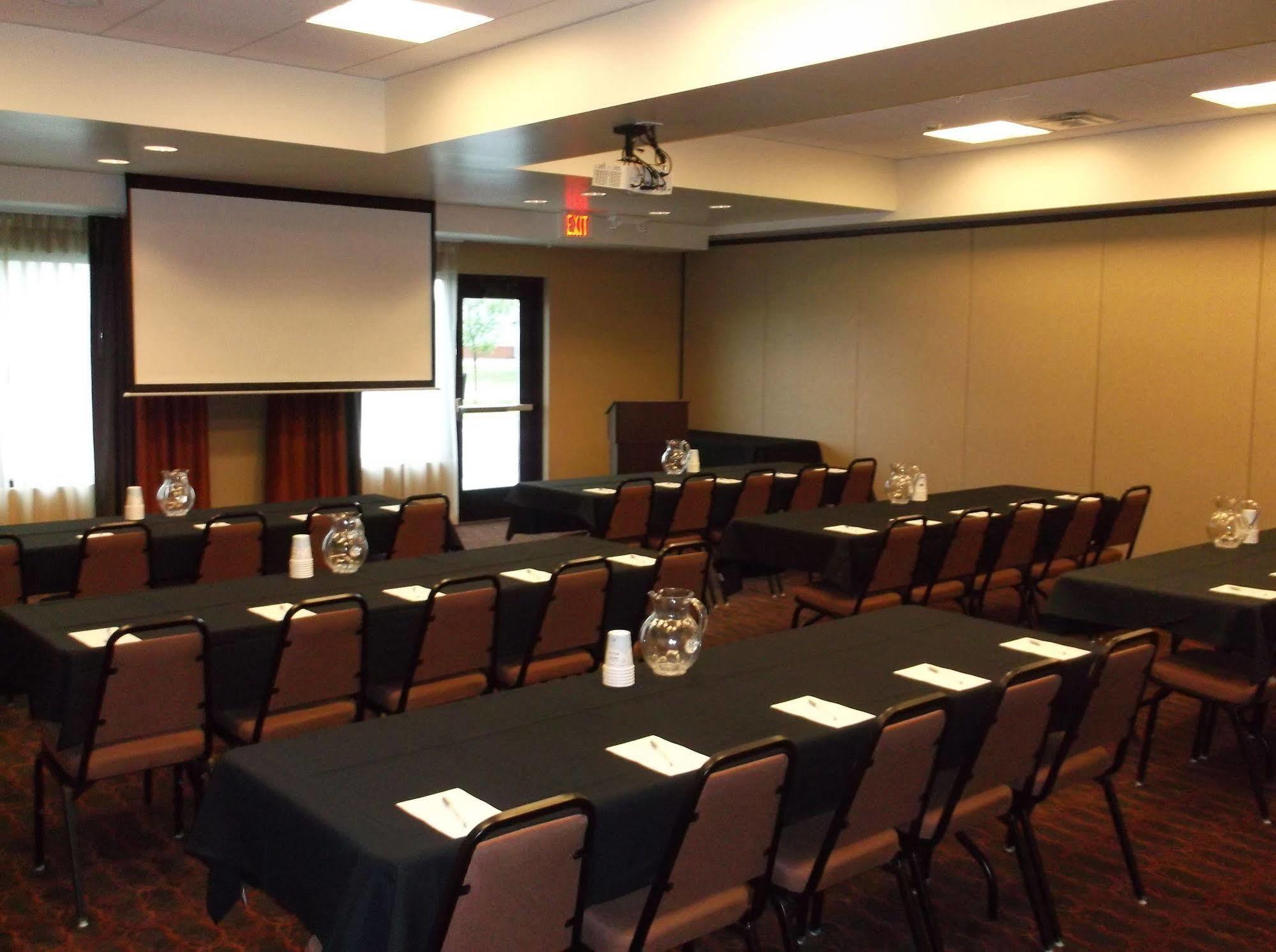 Hampton Inn & Suites Grand Forks Esterno foto
