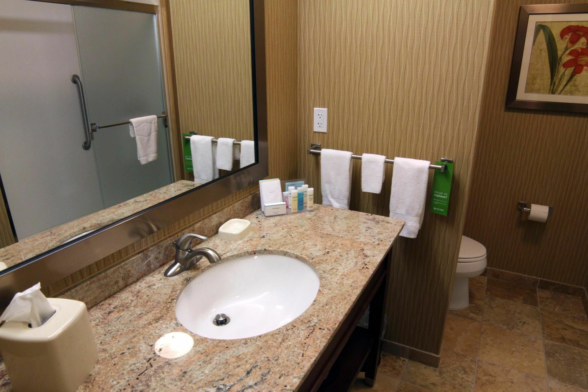 Hampton Inn & Suites Grand Forks Esterno foto